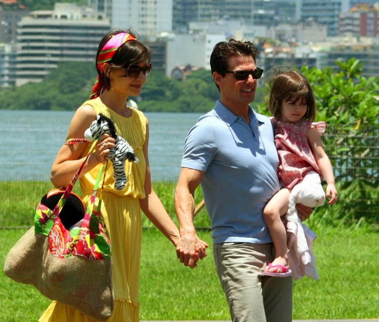 Сури Круз с родителите си Кейти Холмс и Том Круз
